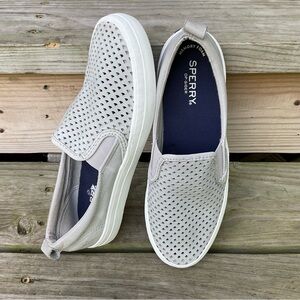 Sperry Gray Leather Loafers Cut Out Crest Scalloped Design Slip On Size 7 Flats